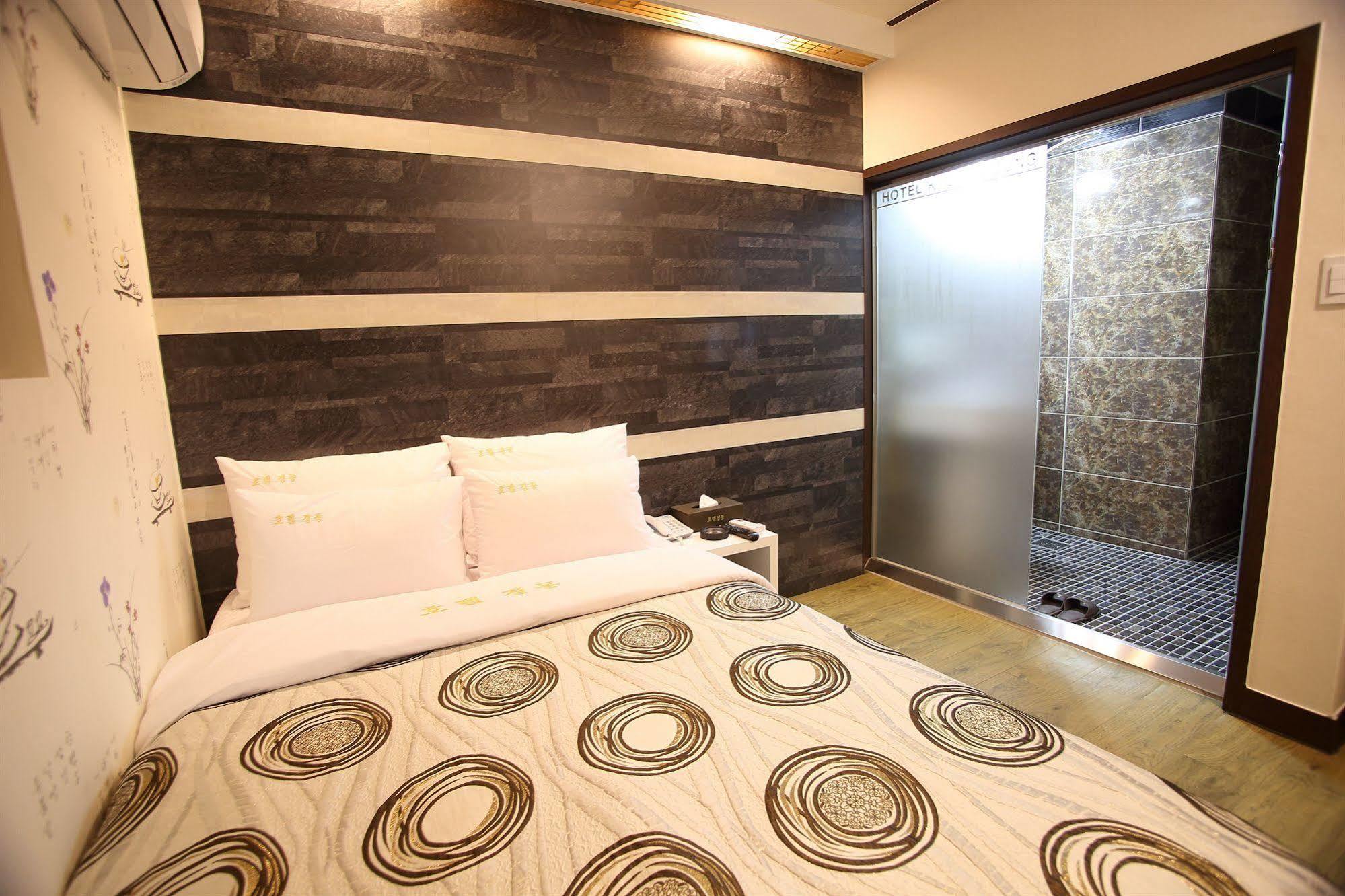Kyoung Dong Myeongdong 3*